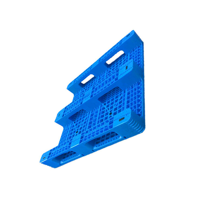 پالت پلاستیکی قابل بازیافت 6000 کیلوگرم بار استاتیک 43.3 x 43.3 HDPE آبی برای کارخانه پزشکی